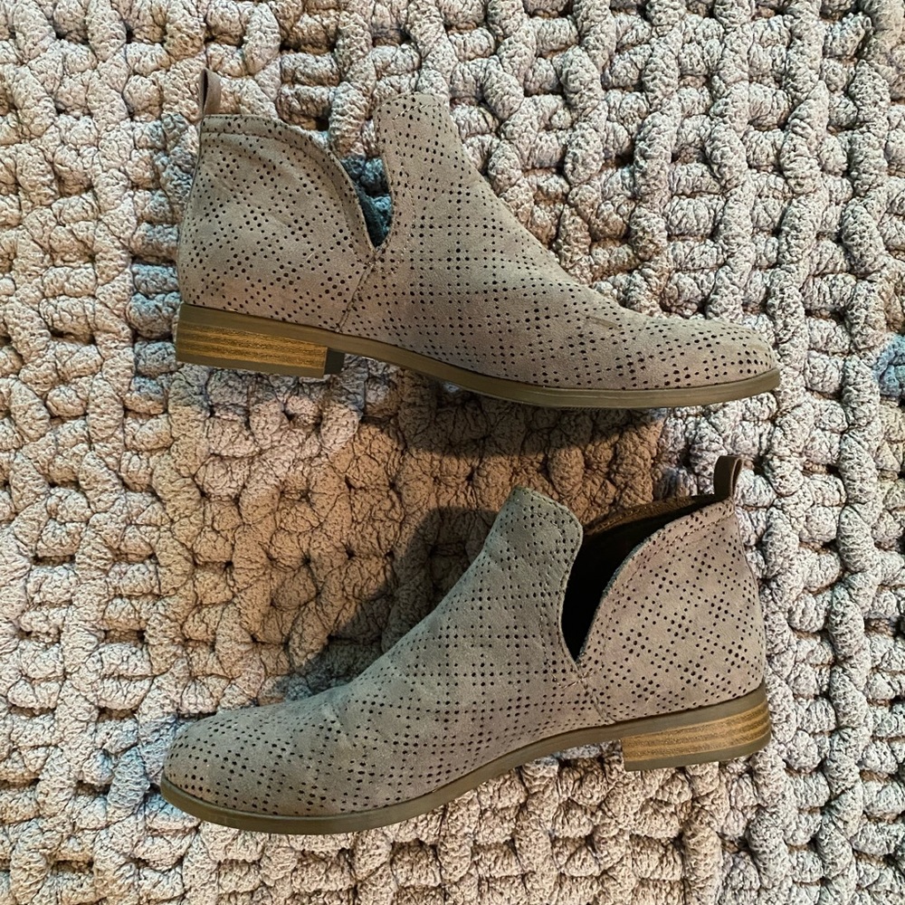 Dr. Scholls gray textured booties